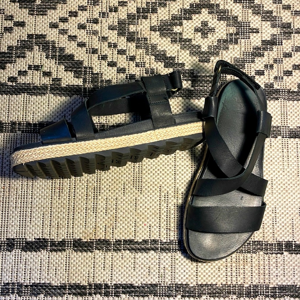 SOREL Joanie low platform black sandals